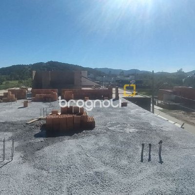 Casa com 117m², 3 quartos (sendo 1 suíte), 2 garagens, no bairro Ribeirão da Ilha em Florianópolis