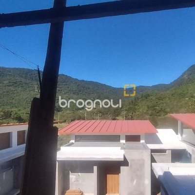 Casa com 119m², 3 quartos (sendo 1 suíte), 2 garagens, no bairro Ribeirão da Ilha em Florianópolis