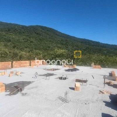 Casa com 117m², 3 quartos (sendo 1 suíte), 2 garagens, no bairro Ribeirão da Ilha em Florianópolis