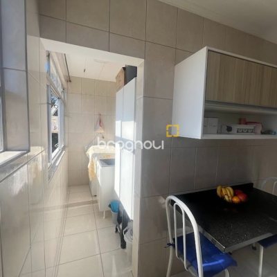 Apartamento com 81m², 3 quartos (sendo 2 suítes), 1 garagem, no bairro Balneário em Florianópolis