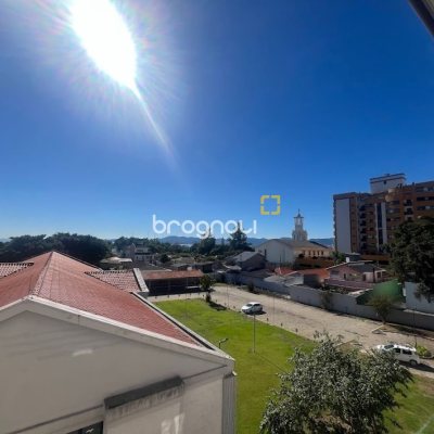 Apartamento com 81m², 3 quartos (sendo 2 suítes), 1 garagem, no bairro Balneário em Florianópolis