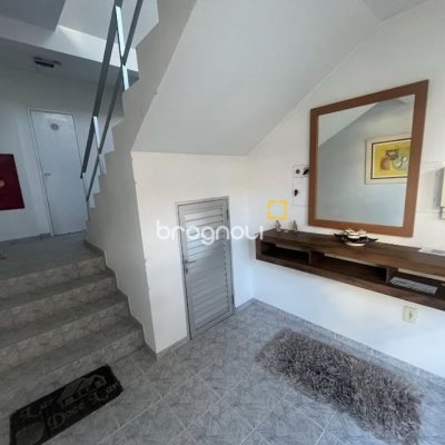Apartamento com 81m², 3 quartos (sendo 2 suítes), 1 garagem, no bairro Balneário em Florianópolis