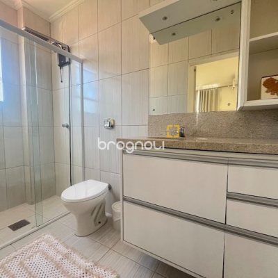 Apartamento com 81m², 3 quartos (sendo 2 suítes), 1 garagem, no bairro Balneário em Florianópolis