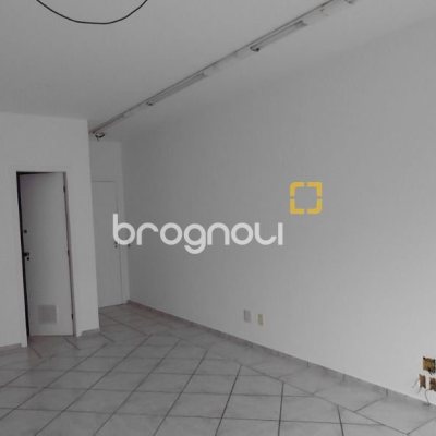 Sala com 30m², 1 garagem, no bairro Centro em Florianópolis