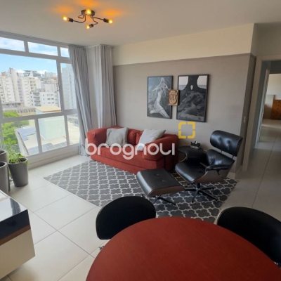Apartamento com 68m², 2 quartos (sendo 1 suíte), 2 garagens, no bairro Centro em Florianópolis