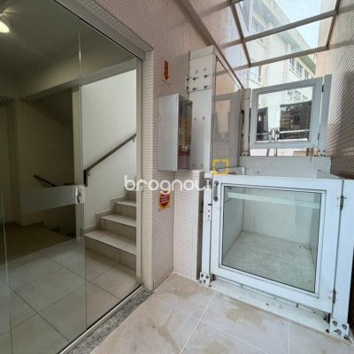 Apartamento com 68m², 2 quartos (sendo 1 suíte), 2 garagens, no bairro Centro em Florianópolis