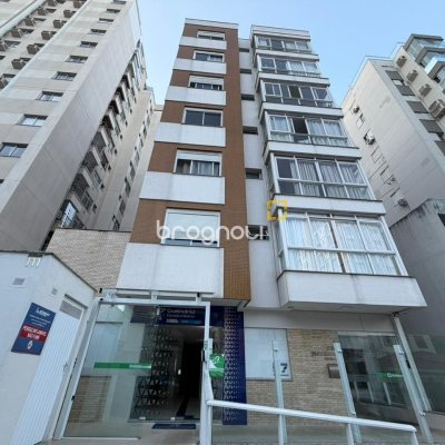 Apartamento com 68m², 2 quartos (sendo 1 suíte), 2 garagens, no bairro Centro em Florianópolis