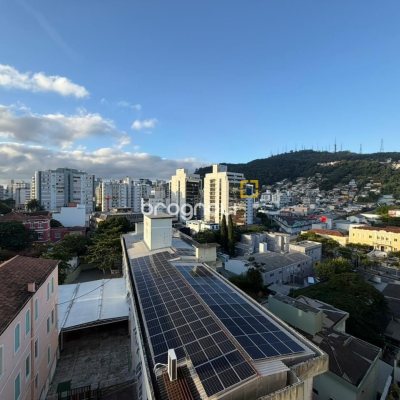Apartamento com 68m², 2 quartos (sendo 1 suíte), 2 garagens, no bairro Centro em Florianópolis