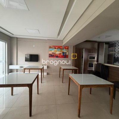 Apartamento com 68m², 2 quartos (sendo 1 suíte), 2 garagens, no bairro Centro em Florianópolis