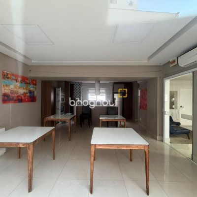 Apartamento com 68m², 2 quartos (sendo 1 suíte), 2 garagens, no bairro Centro em Florianópolis