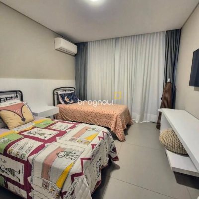 Cobertura com 297m², 3 quartos (sendo 3 suítes), 2 garagens, no bairro Jurerê Internacional em Florianópolis