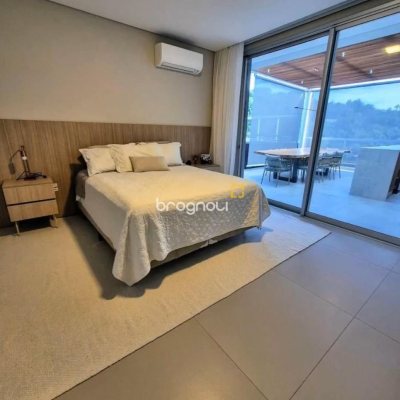 Cobertura com 297m², 3 quartos (sendo 3 suítes), 2 garagens, no bairro Jurerê Internacional em Florianópolis
