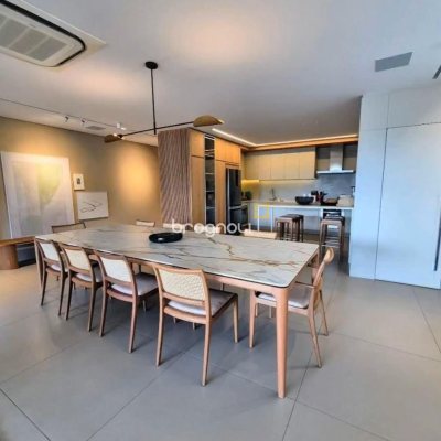 Cobertura com 297m², 3 quartos (sendo 3 suítes), 2 garagens, no bairro Jurerê Internacional em Florianópolis