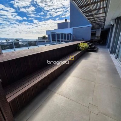 Cobertura com 297m², 3 quartos (sendo 3 suítes), 2 garagens, no bairro Jurerê Internacional em Florianópolis