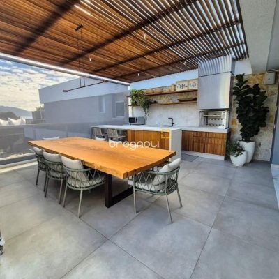 Cobertura com 297m², 3 quartos (sendo 3 suítes), 2 garagens, no bairro Jurerê Internacional em Florianópolis