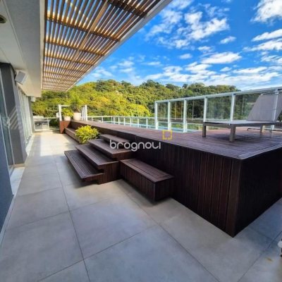 Cobertura com 297m², 3 quartos (sendo 3 suítes), 2 garagens, no bairro Jurerê Internacional em Florianópolis