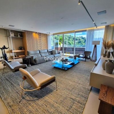 Cobertura com 297m², 3 quartos (sendo 3 suítes), 2 garagens, no bairro Jurerê Internacional em Florianópolis