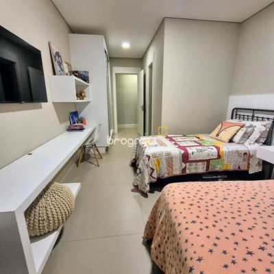 Cobertura com 297m², 3 quartos (sendo 3 suítes), 2 garagens, no bairro Jurerê Internacional em Florianópolis