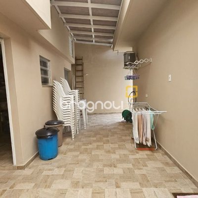 Casa com 262m², 4 quartos (sendo 1 suíte), 2 garagens, no bairro Ipiranga em São José