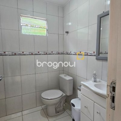 Casa com 262m², 4 quartos (sendo 1 suíte), 2 garagens, no bairro Ipiranga em São José