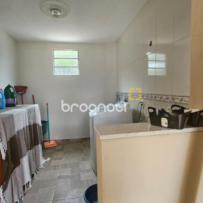 Casa com 262m², 4 quartos (sendo 1 suíte), 2 garagens, no bairro Ipiranga em São José
