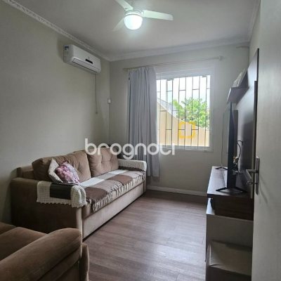 Casa com 262m², 4 quartos (sendo 1 suíte), 2 garagens, no bairro Ipiranga em São José
