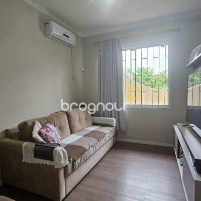 Casa com 262m², 4 quartos (sendo 1 suíte), 2 garagens, no bairro Ipiranga em São José