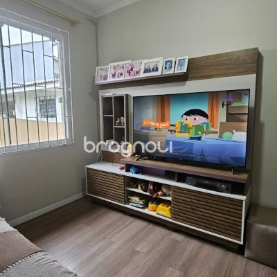 Casa com 262m², 4 quartos (sendo 1 suíte), 2 garagens, no bairro Ipiranga em São José