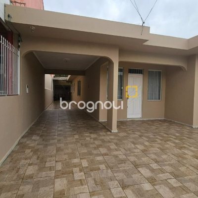 Casa com 262m², 4 quartos (sendo 1 suíte), 2 garagens, no bairro Ipiranga em São José