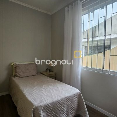 Casa com 262m², 4 quartos (sendo 1 suíte), 2 garagens, no bairro Ipiranga em São José