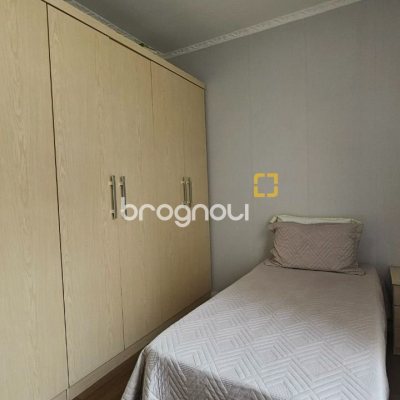 Casa com 262m², 4 quartos (sendo 1 suíte), 2 garagens, no bairro Ipiranga em São José