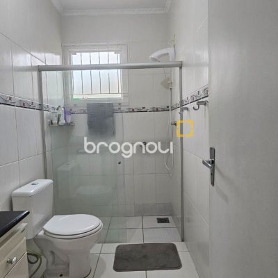 Casa com 262m², 4 quartos (sendo 1 suíte), 2 garagens, no bairro Ipiranga em São José