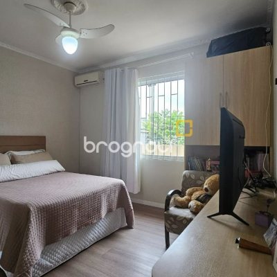 Casa com 262m², 4 quartos (sendo 1 suíte), 2 garagens, no bairro Ipiranga em São José
