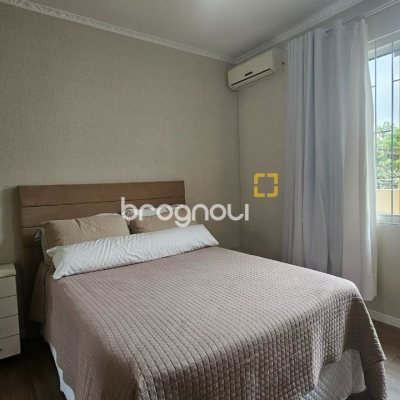 Casa com 262m², 4 quartos (sendo 1 suíte), 2 garagens, no bairro Ipiranga em São José