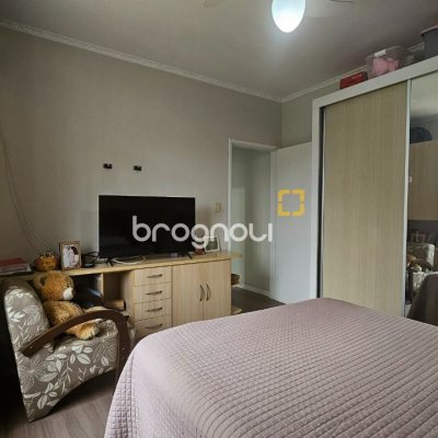 Casa com 262m², 4 quartos (sendo 1 suíte), 2 garagens, no bairro Ipiranga em São José