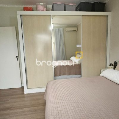 Casa com 262m², 4 quartos (sendo 1 suíte), 2 garagens, no bairro Ipiranga em São José