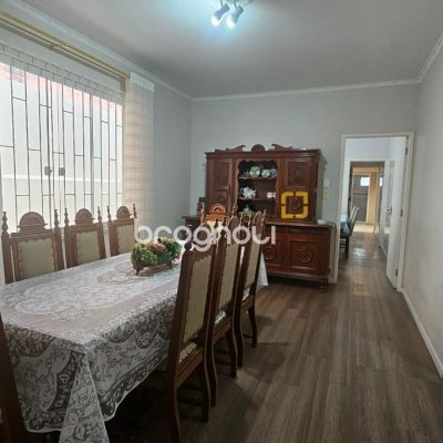 Casa com 262m², 4 quartos (sendo 1 suíte), 2 garagens, no bairro Ipiranga em São José