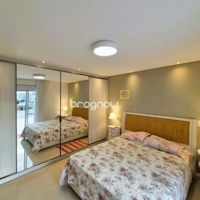 Cobertura com 180m², 3 quartos (sendo 3 suítes), 3 garagens, no bairro Balneário em Florianópolis