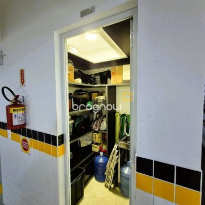 Cobertura com 180m², 3 quartos (sendo 3 suítes), 3 garagens, no bairro Balneário em Florianópolis