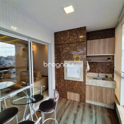 Cobertura com 180m², 3 quartos (sendo 3 suítes), 3 garagens, no bairro Balneário em Florianópolis