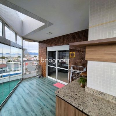 Cobertura com 180m², 3 quartos (sendo 3 suítes), 3 garagens, no bairro Balneário em Florianópolis