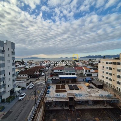 Cobertura com 180m², 3 quartos (sendo 3 suítes), 3 garagens, no bairro Balneário em Florianópolis