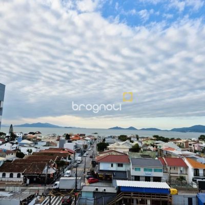 Cobertura com 180m², 3 quartos (sendo 3 suítes), 3 garagens, no bairro Balneário em Florianópolis