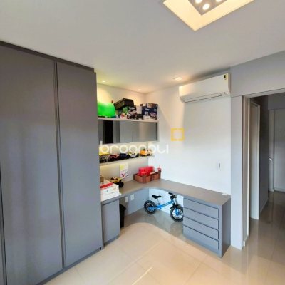 Cobertura com 180m², 3 quartos (sendo 3 suítes), 3 garagens, no bairro Balneário em Florianópolis
