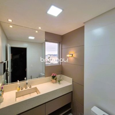 Cobertura com 180m², 3 quartos (sendo 3 suítes), 3 garagens, no bairro Balneário em Florianópolis