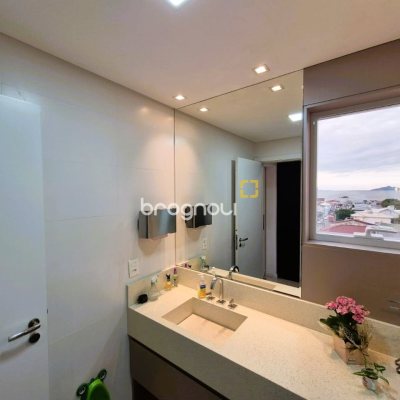 Cobertura com 180m², 3 quartos (sendo 3 suítes), 3 garagens, no bairro Balneário em Florianópolis