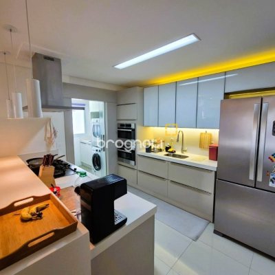 Cobertura com 180m², 3 quartos (sendo 3 suítes), 3 garagens, no bairro Balneário em Florianópolis