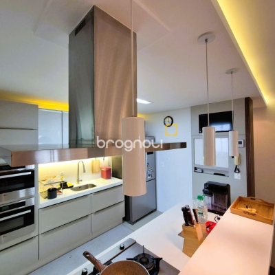 Cobertura com 180m², 3 quartos (sendo 3 suítes), 3 garagens, no bairro Balneário em Florianópolis