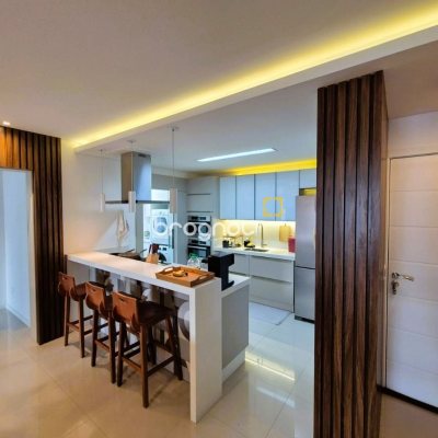 Cobertura com 180m², 3 quartos (sendo 3 suítes), 3 garagens, no bairro Balneário em Florianópolis