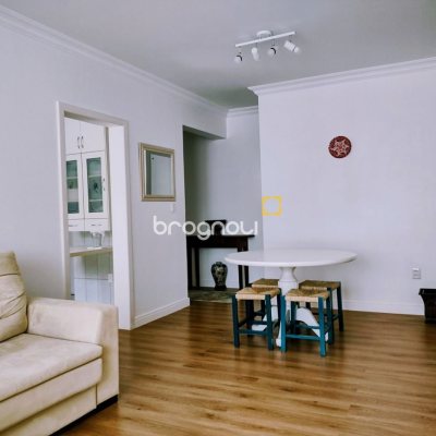 Apartamento com 102m², 3 quartos (sendo 1 suíte), 1 garagem, no bairro Centro em Florianópolis